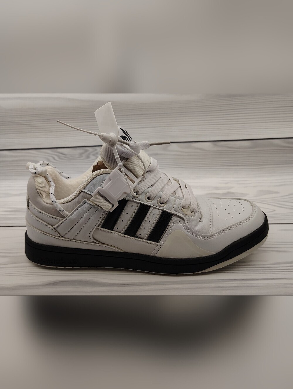 Adidas White & Black High-Top Retro Sneake Size 8.5 Men's - Picture 3 of 16